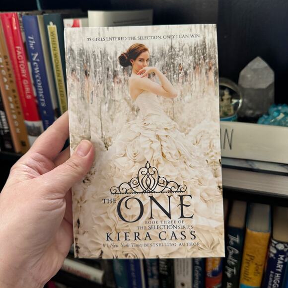 The Selection Series Books #1-5 Kiera Cass Fantasy Princess Series New Crown - Picture 8 of 10